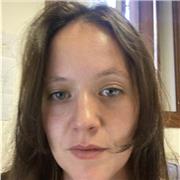 Insegnante di italiano per bambini e stranieri, appassionata di metodi educativi alternativi.